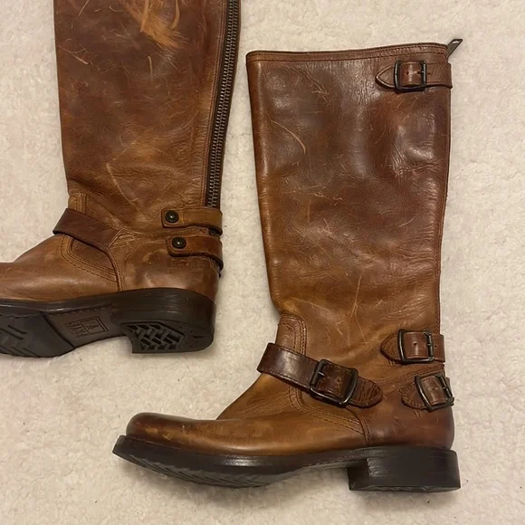 NEW Frye Veronica Back Zip Boots, Distressed Antique Cognac. Size 8 - Picture 6 of 9